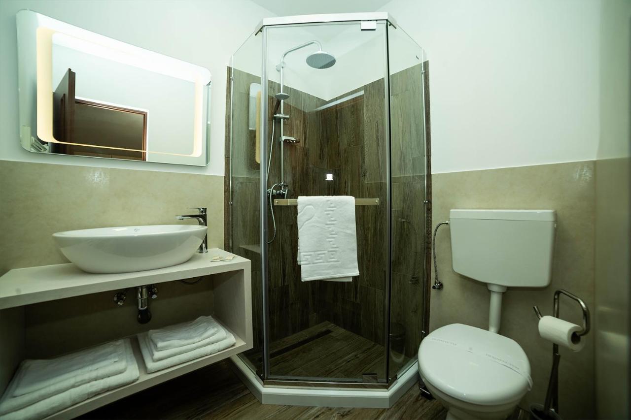 Pensiunea Casablanca Reghin Bagian luar foto