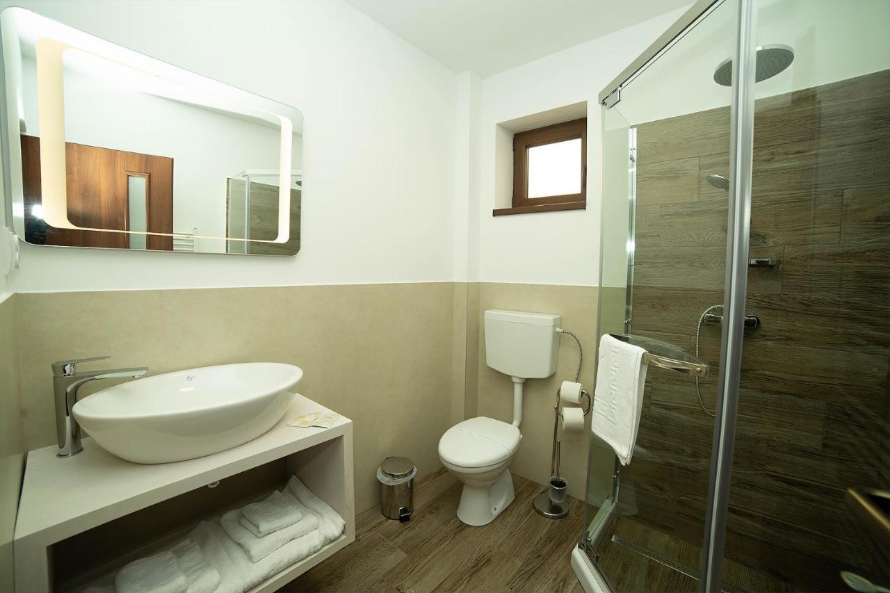 Pensiunea Casablanca Reghin Bagian luar foto