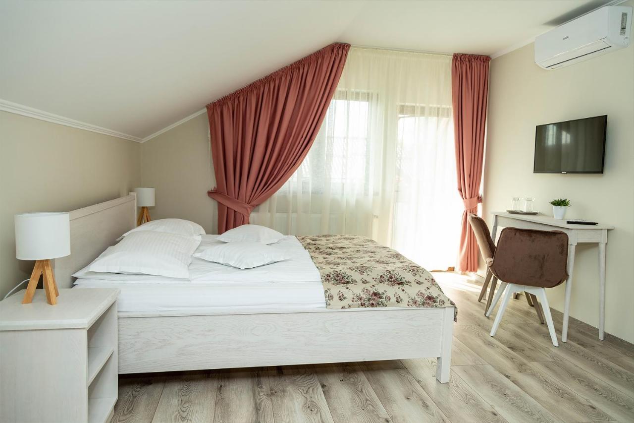 Pensiunea Casablanca Reghin Bagian luar foto